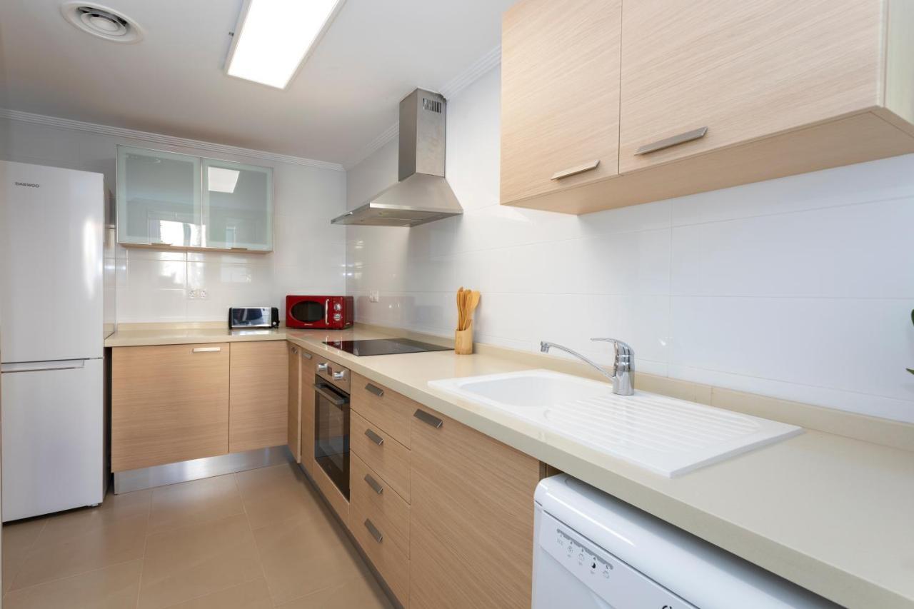 Brisas B2, 2 Dormitorios, Playa A 50m, By Bookindenia